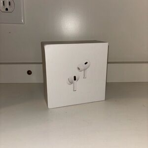 Apple White Wireless Earbuds (2nd Generation)